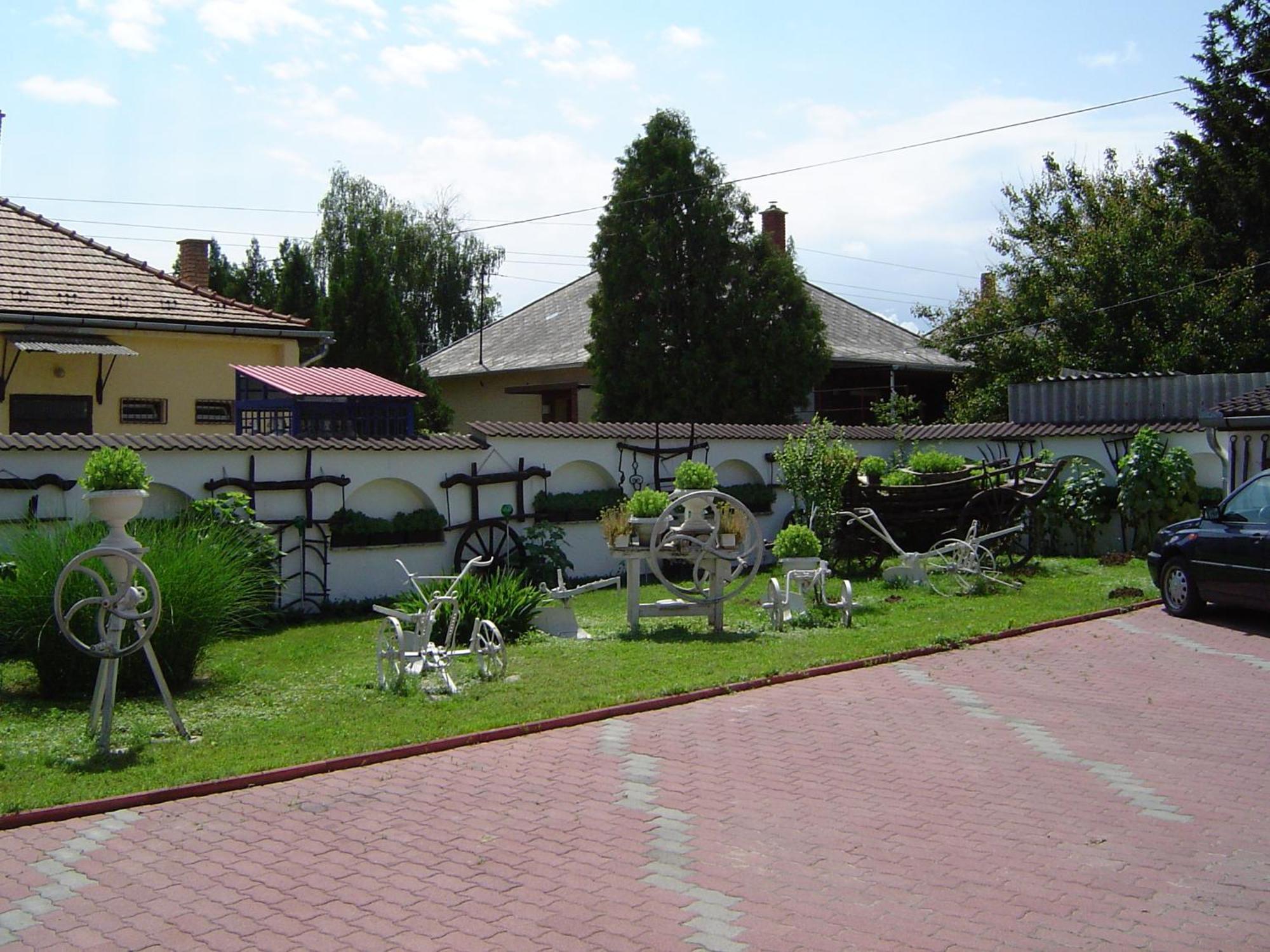 Koller Panzio Hotel Bonyhad Ngoại thất bức ảnh