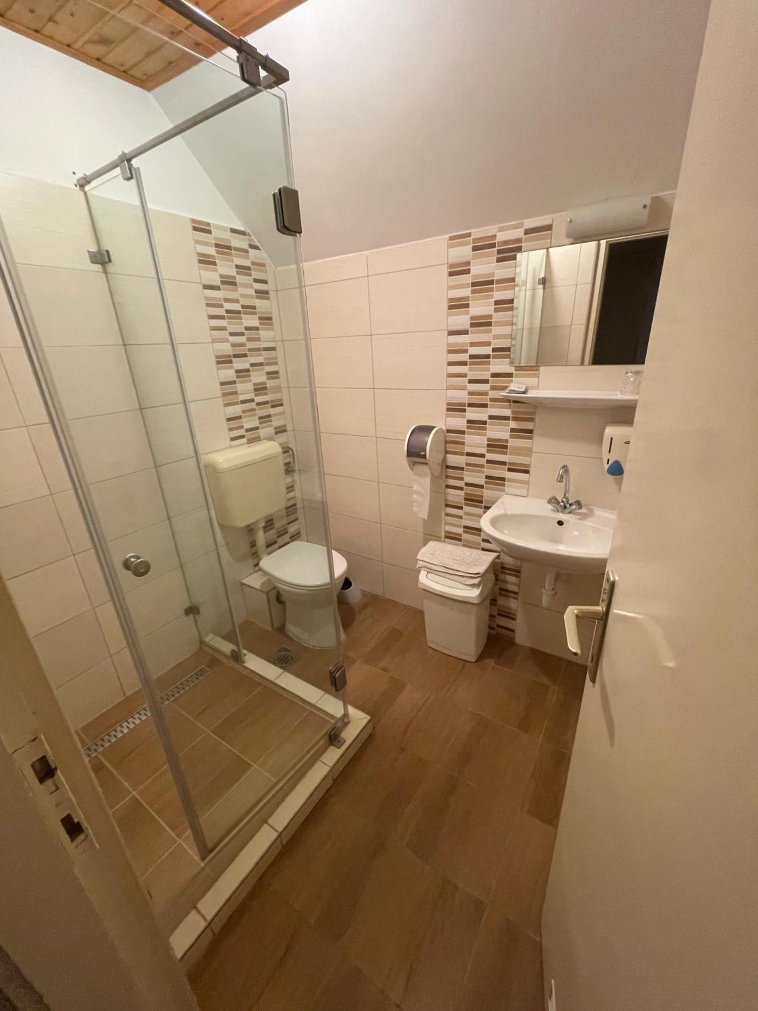 Koller Panzio Hotel Bonyhad Ngoại thất bức ảnh
