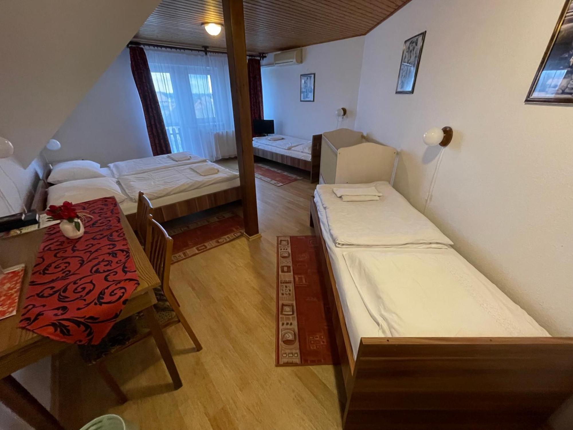 Koller Panzio Hotel Bonyhad Ngoại thất bức ảnh