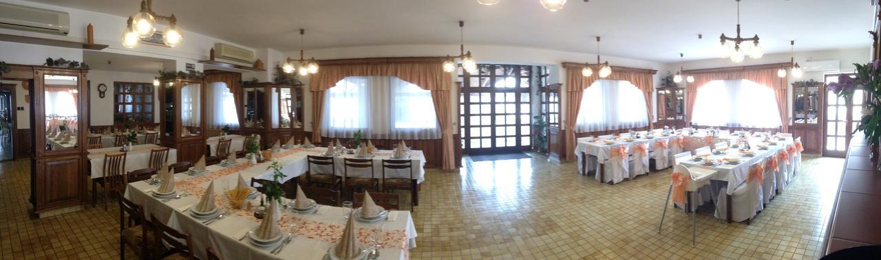 Koller Panzio Hotel Bonyhad Ngoại thất bức ảnh