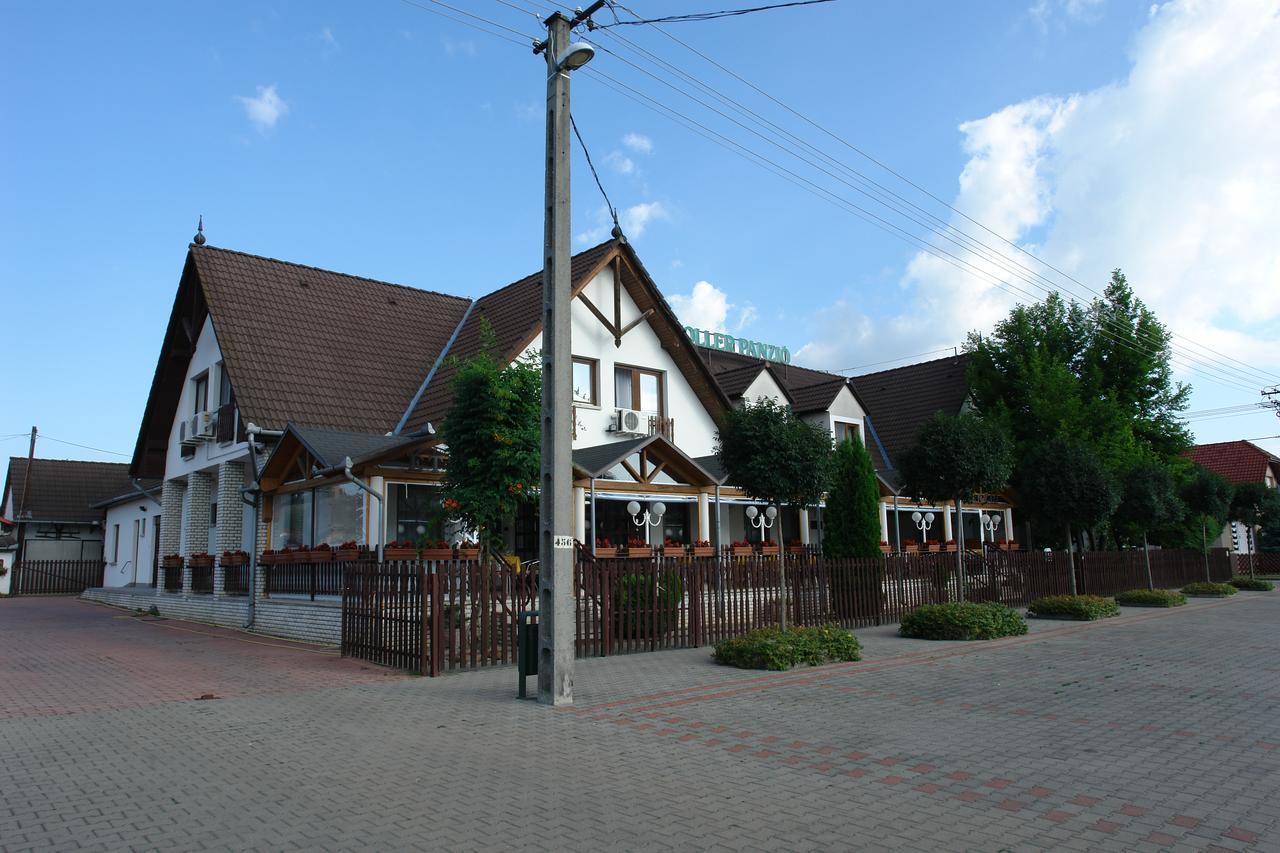Koller Panzio Hotel Bonyhad Ngoại thất bức ảnh
